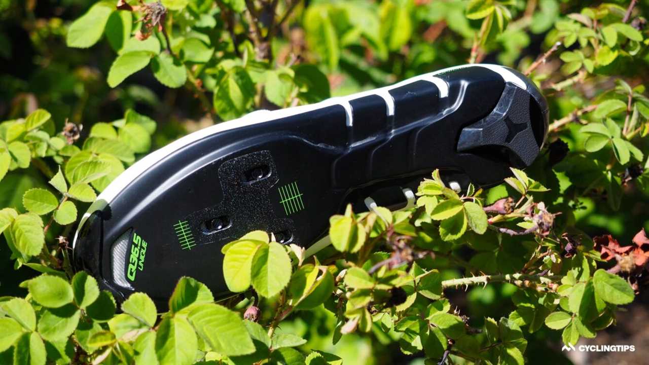 Q36.5 Unique road shoe review: Q for Quirky
