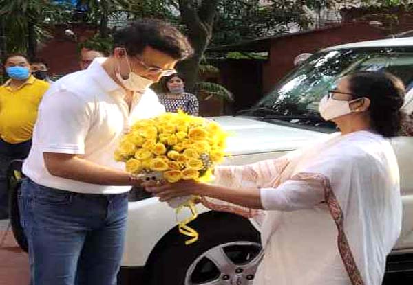 Sourav Ganguly keeps 49th birthday a low key affair, CM Mamata Banerjee visits his Behala residence to wish him