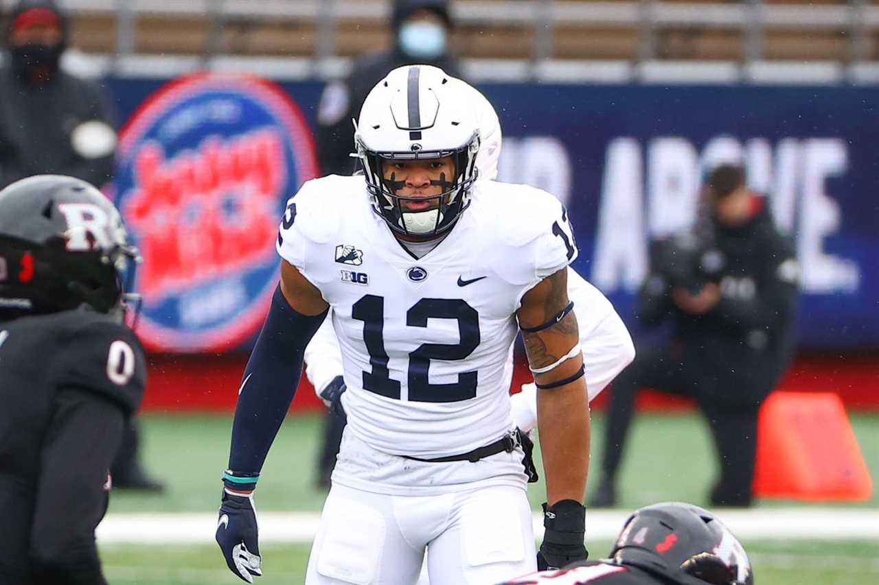 Brandon Smith Before A Play against Rutgers