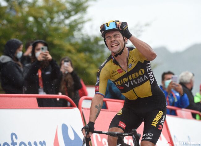Roglič takes victory and red on waterlogged stage 17 of Vuelta a España