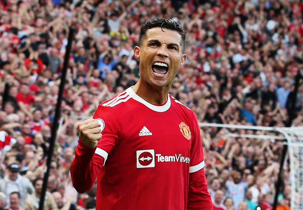 Premier League: Cristiano Ronaldo scores a brace on his return to Old Trafford as United thrash Newcastle 4-1