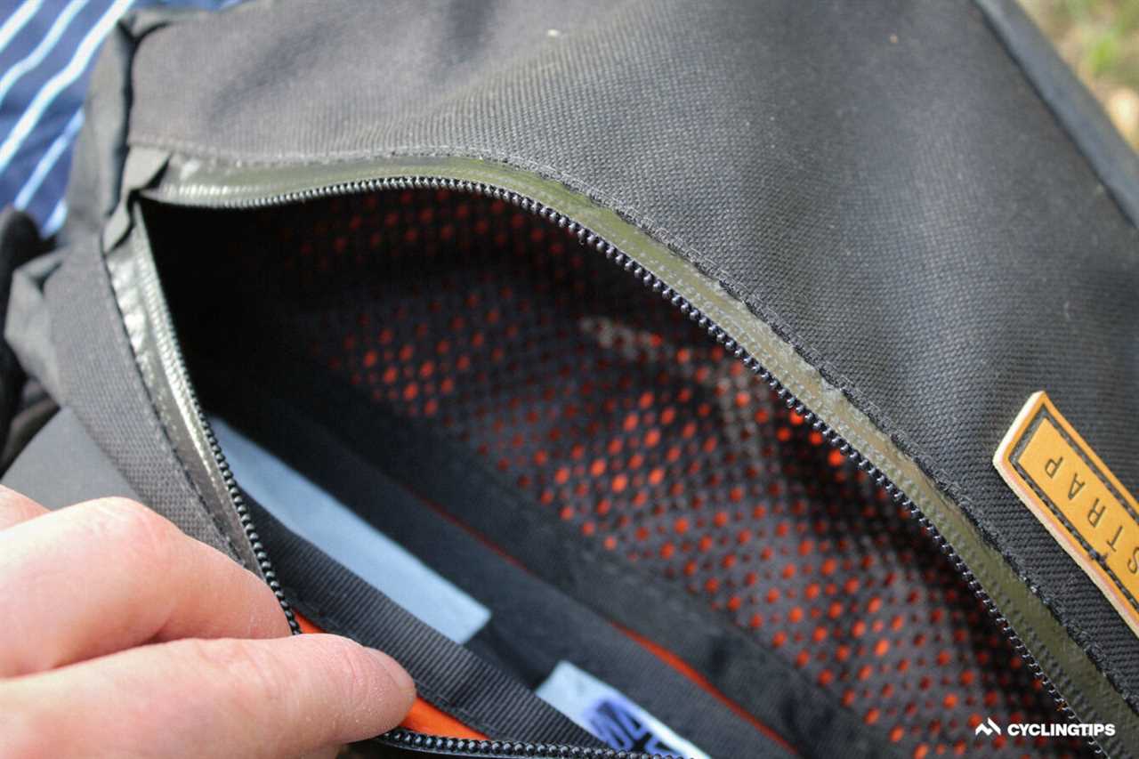 Restrap Small Frame Bag review: Little volume, big success