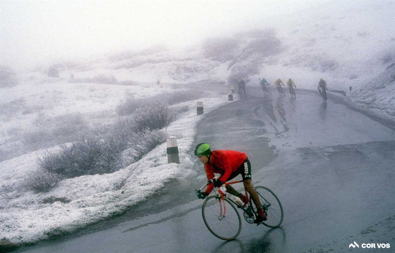 Retro gallery: The Gavia Pass turns a peloton to ice