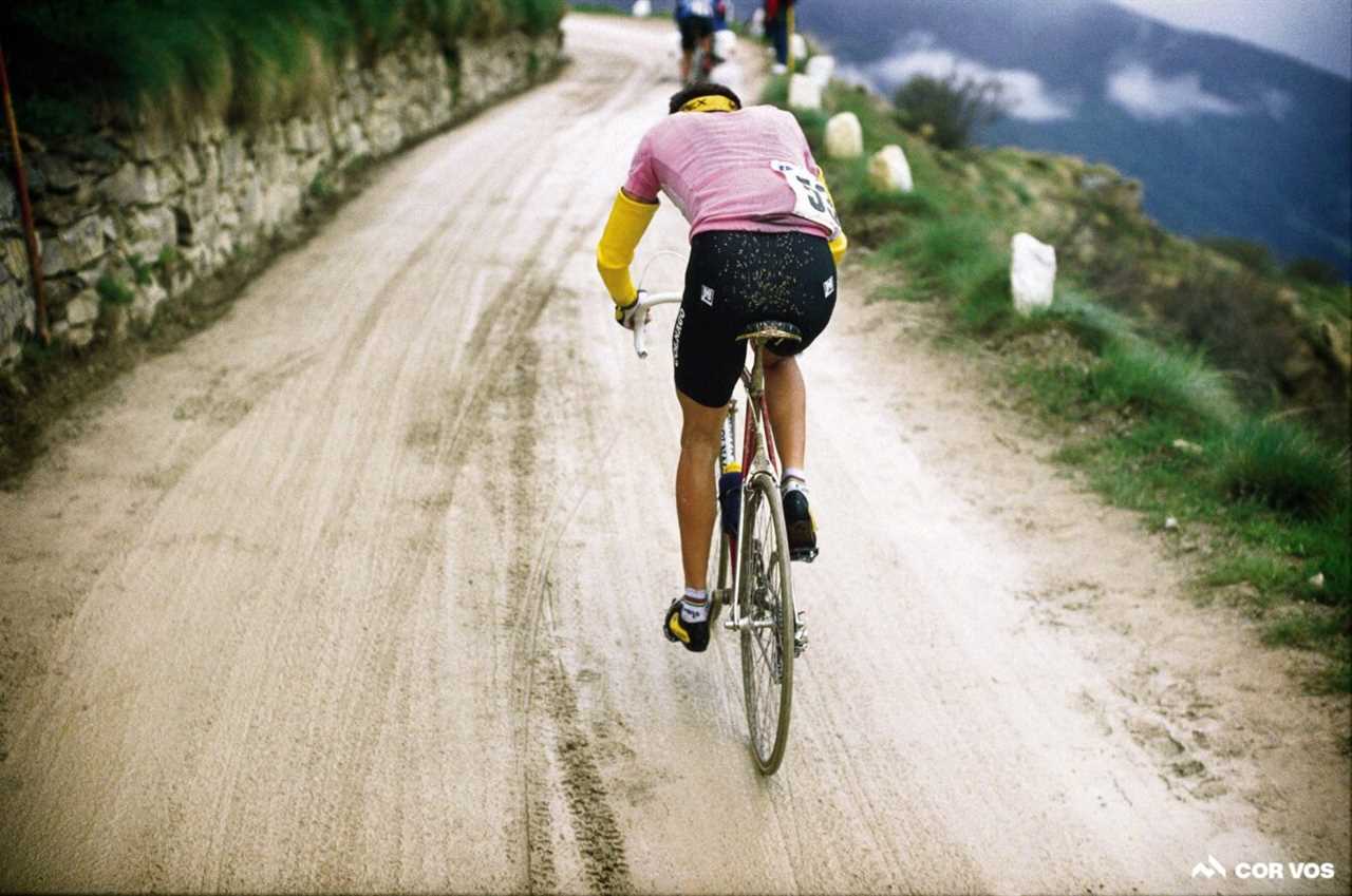 Retro gallery: The Gavia Pass turns a peloton to ice