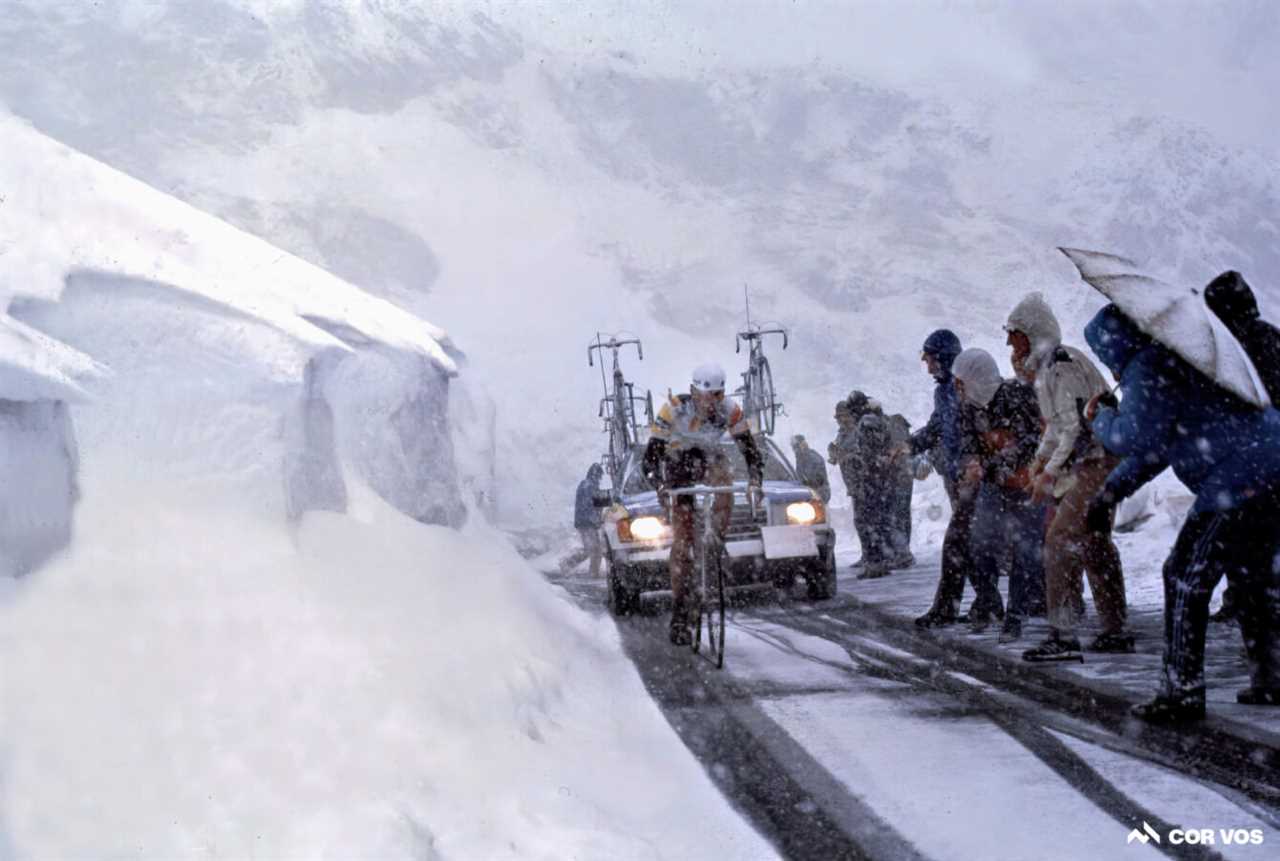 Retro gallery: The Gavia Pass turns a peloton to ice