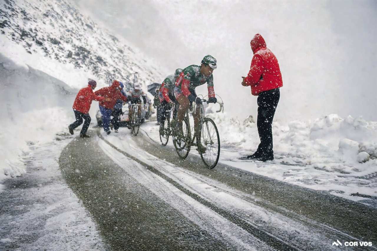 Retro gallery: The Gavia Pass turns a peloton to ice