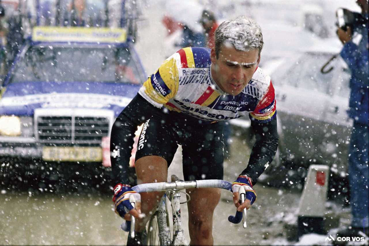 Retro gallery: The Gavia Pass turns a peloton to ice