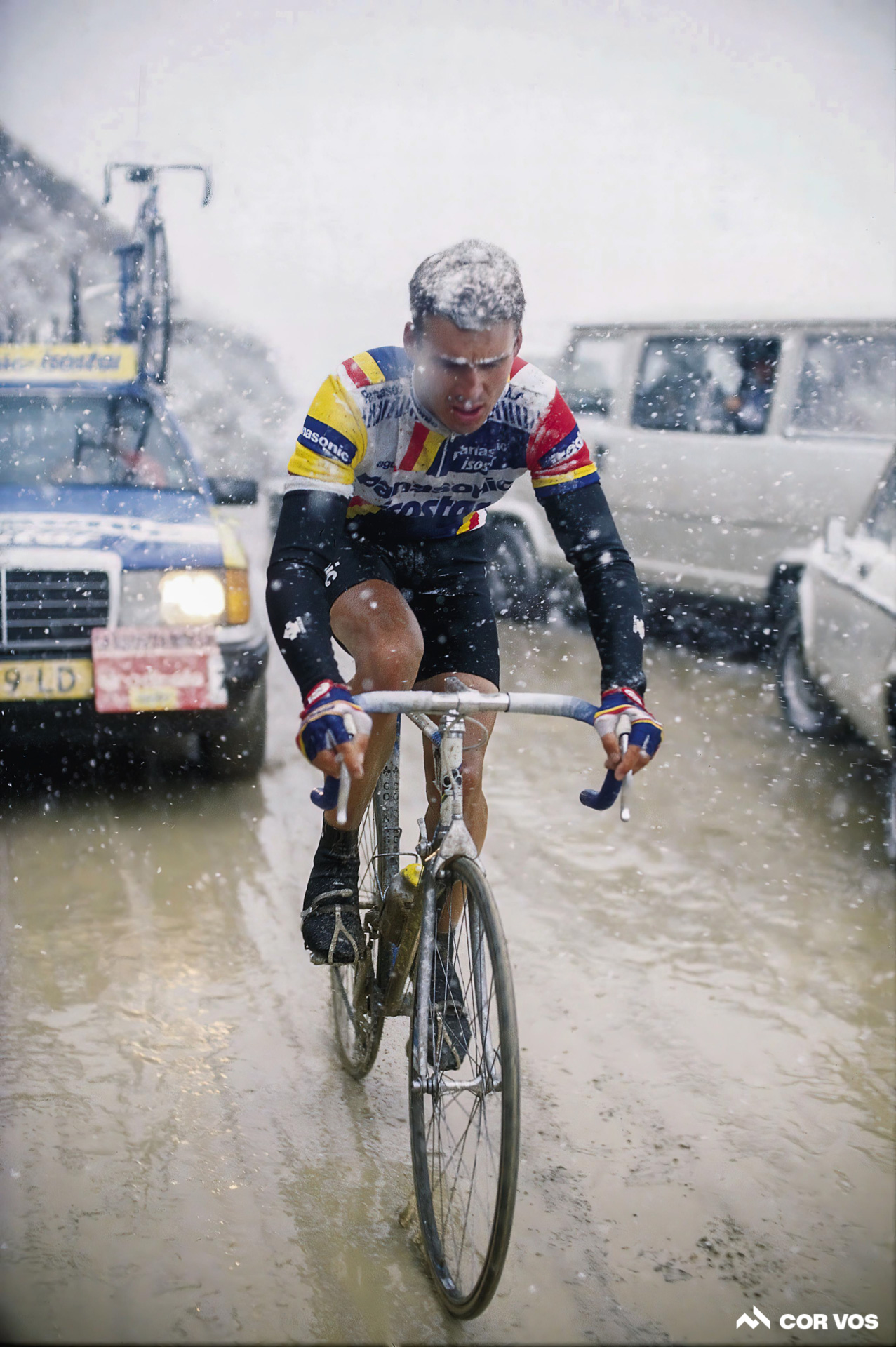 Retro gallery: The Gavia Pass turns a peloton to ice