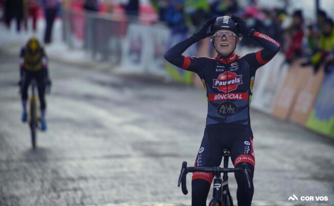 Fem van Empel takes a spectacular victory in snow-covered Val di Sole