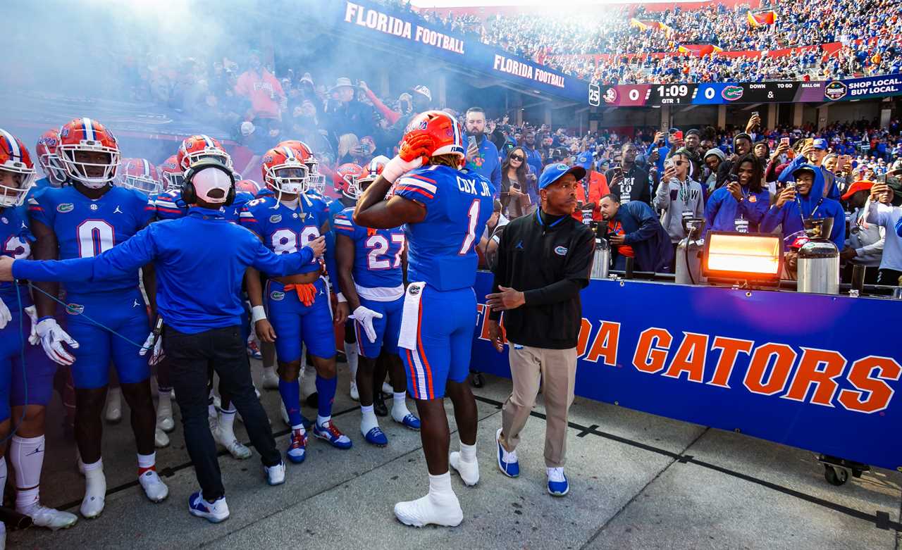 WATCH: No helmet, no problem for Dameon Pierce against FSU