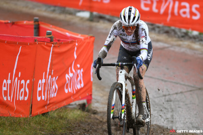 Lucinda Brand calls on UCI to change cyclocross lapped-rider rule