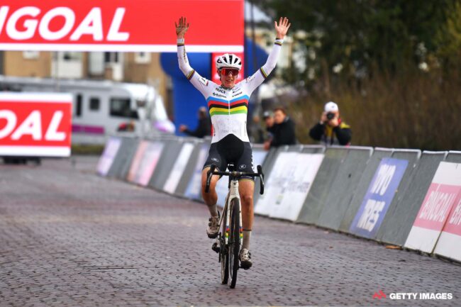 Lucinda Brand keeps her winning streak alive with Hulst victory