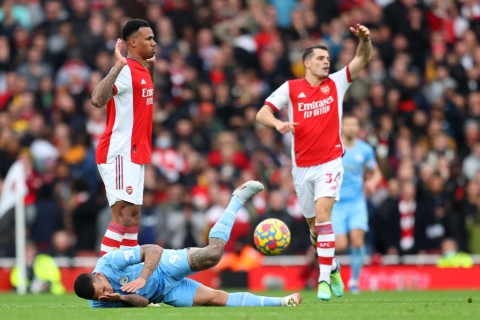 Rio Ferdinand blasts Arsenal star after clumsy mistake in defeat to Manchester City