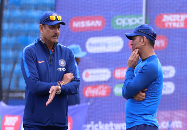 Dhoni’s decision to retire from Tests was ‘brave and selfless’, says Ravi Shastri