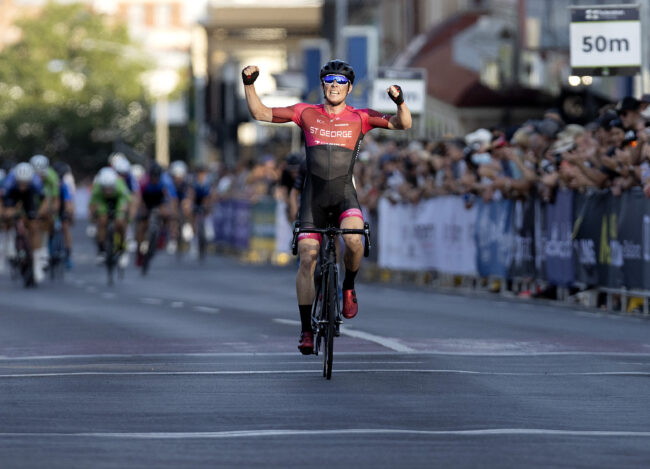 Cameron Ivory solos to Australian criterium title