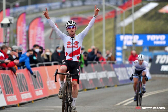 Eli Iserbyt wins a thrilling finale of the CX World Cup