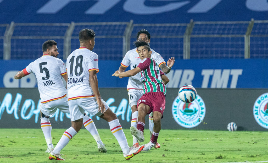 ISL 2021-22 : Kiyan Nasiri hat trick helps ATK Mohun Bagan seal a 3-1 win over SC East Bengal in the ‘Kolkata Derby’