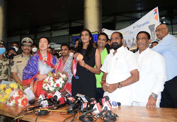 Tokyo Olympics bronze medallist PV Sindhu and her coach given a rousing welcome in Hyderabad