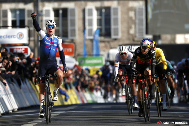 Quick-Step Alpha Vinyl took advantage of crosswinds for Jakobsen to win Paris-Nice stage 2