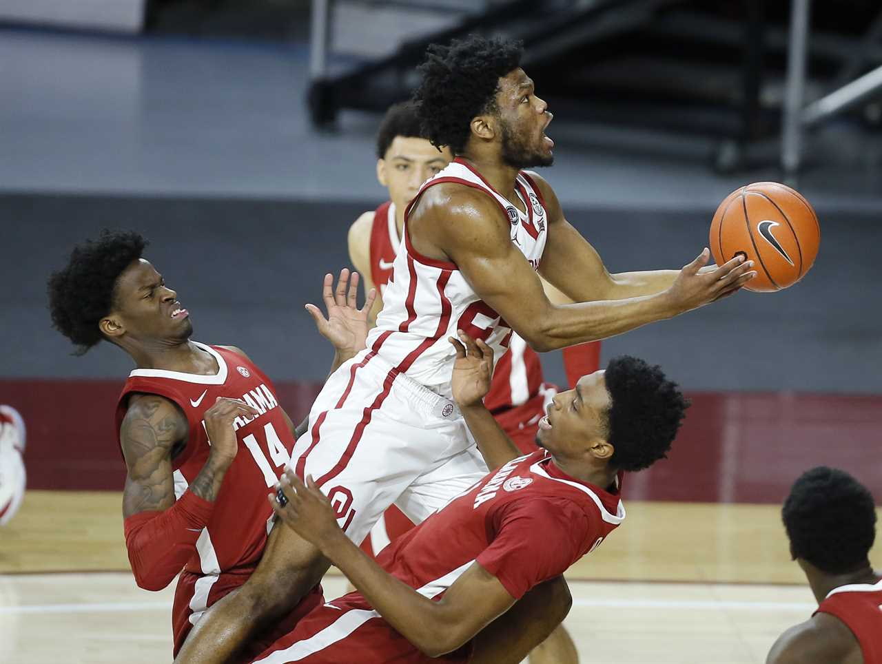 Where does Joe Lunardi project OU Men's Basketball in his preseason Bracketology?