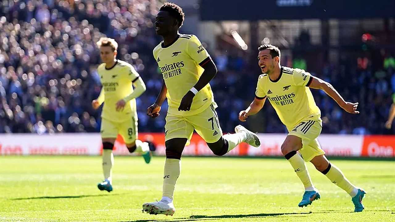 Bukayo Saka sends Arsenal closer to champions league return with perfect strike to see off Aston Villa