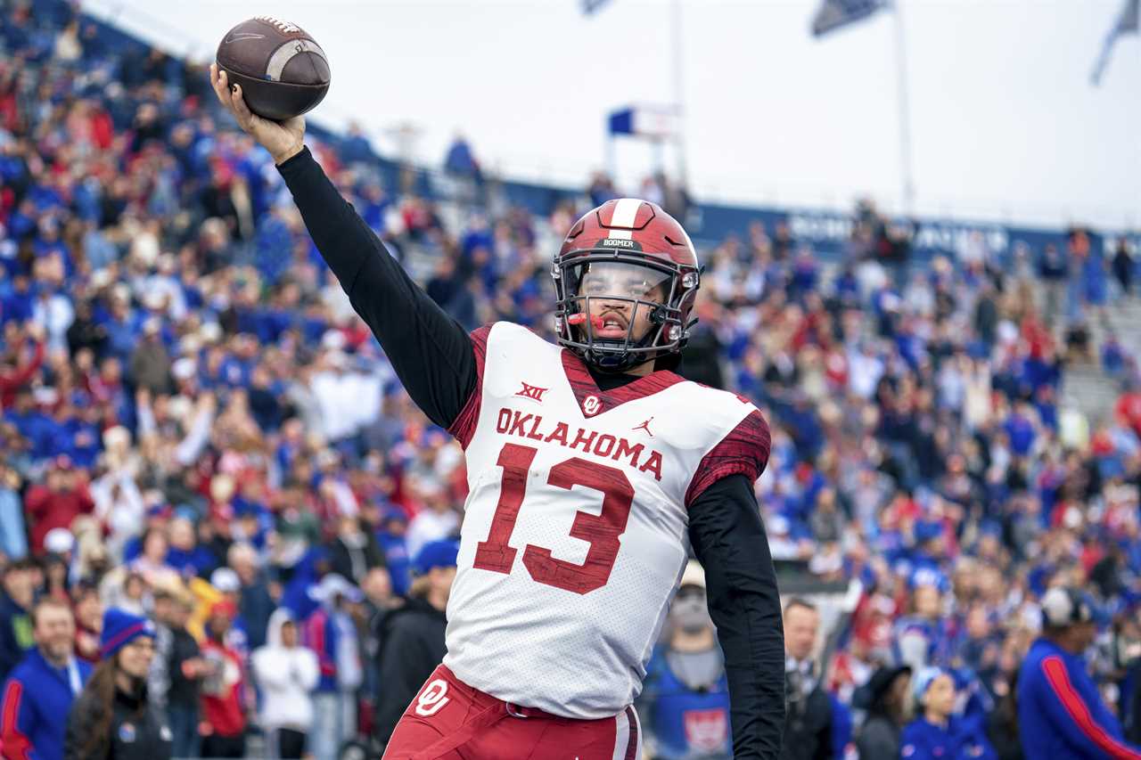 Oklahoma Sooners Survive, beat Kansas Jayhawks 35-23