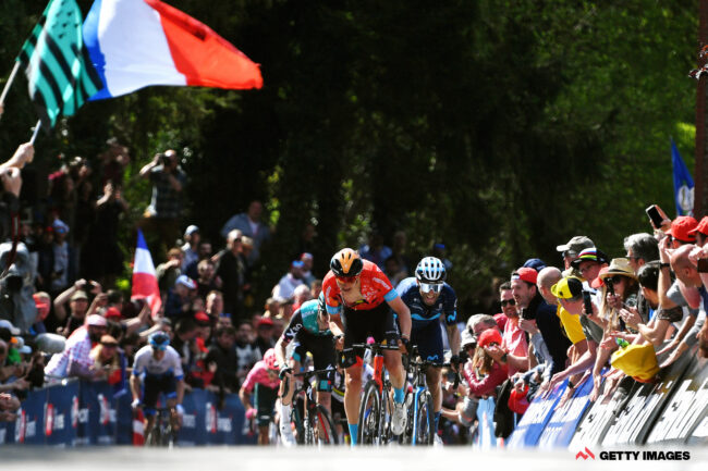 Teuns surprises big favourites, barely breaking a sweat at Flèche Wallonne