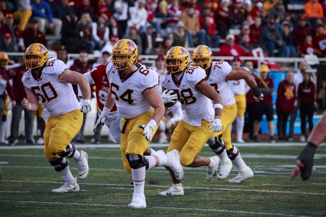 Minnesota Golden Gophers tight end Brevyn Spann-Ford (88)...