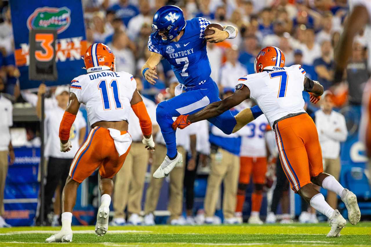 Florida EDGE Zach Carter added to Bednarik Award watch list