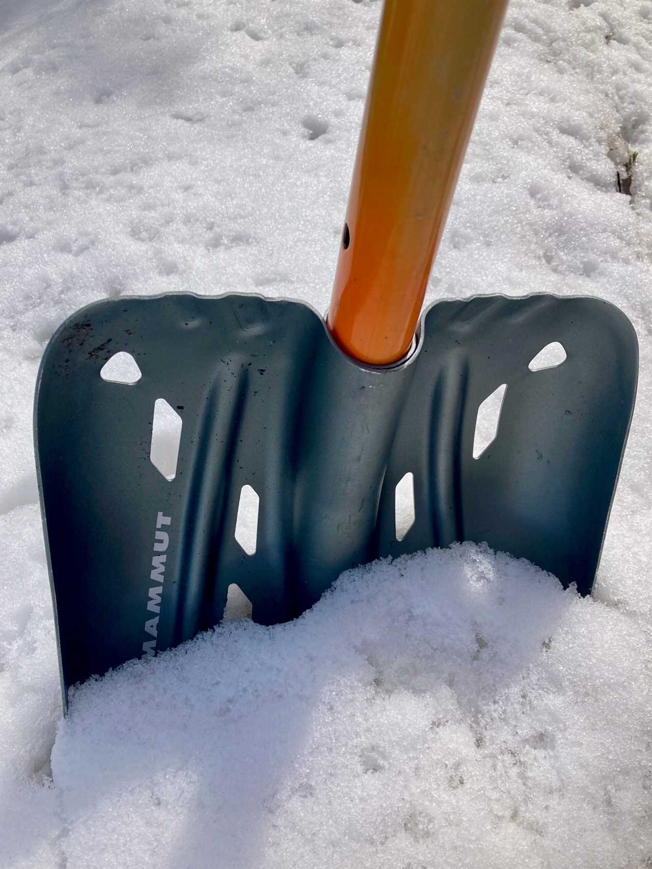 Testing the Mammut avalanche shovel 