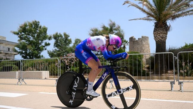 Giro d’Italia Donne: Kristen Faulkner wins prologue to take first maglia rosa