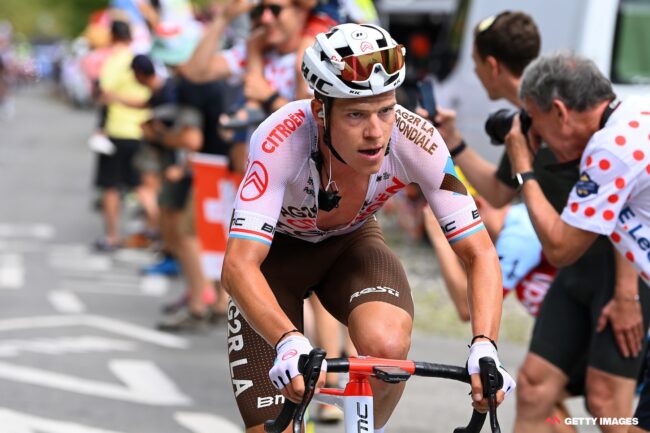 Bob Jungels takes a defiant stage 9 victory after 60 km solo