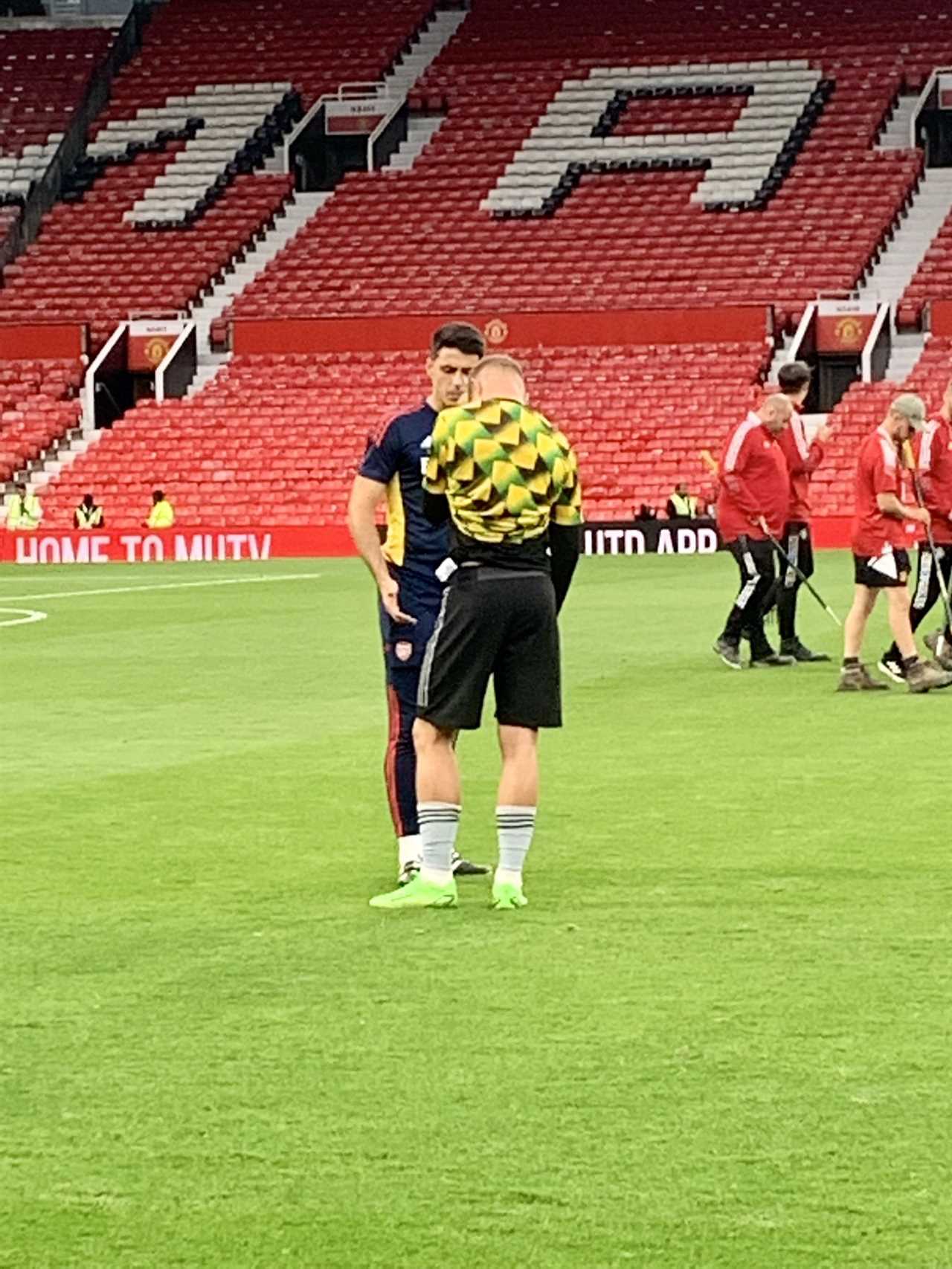 Arsenal star suffers injury on Old Trafford pitch during warm-down after Man Utd defeat