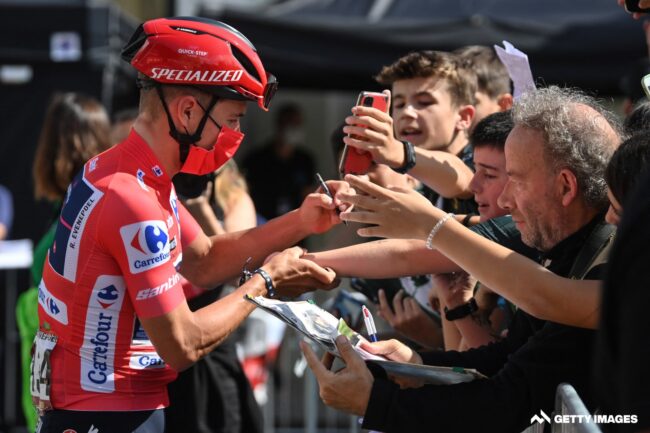 Covid and Alaphilippe crash threaten Remco’s red quest, only a good day for Groves