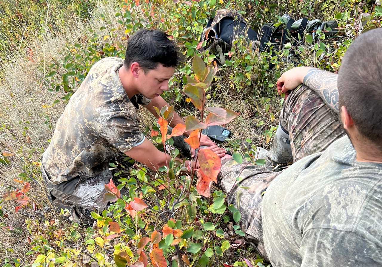 Alberta bowhunter ends up with arrow lodged in leg