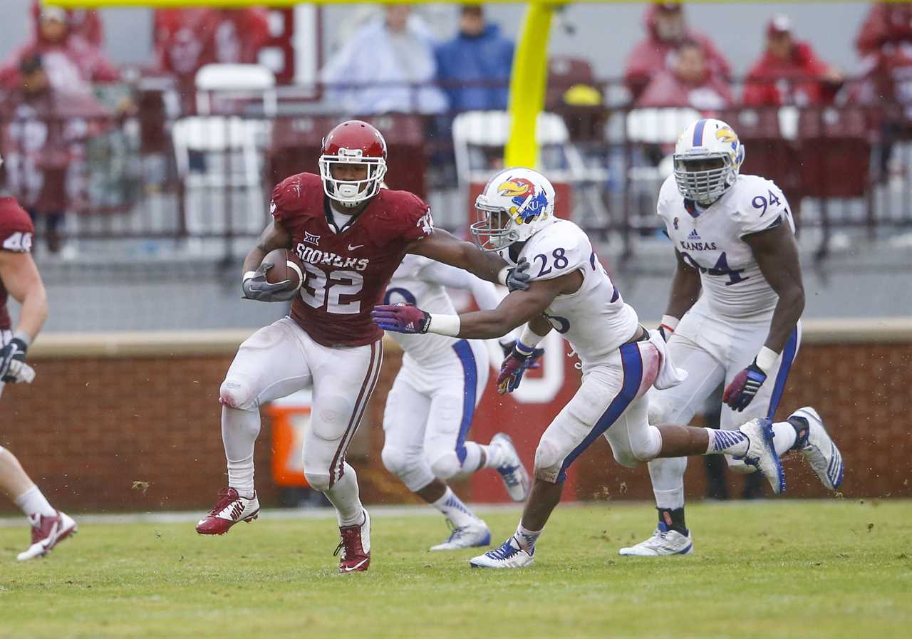 Oklahoma Sooners vs. No. 20 Kansas Jayhawks: Prediction, point spread, odds, best bet