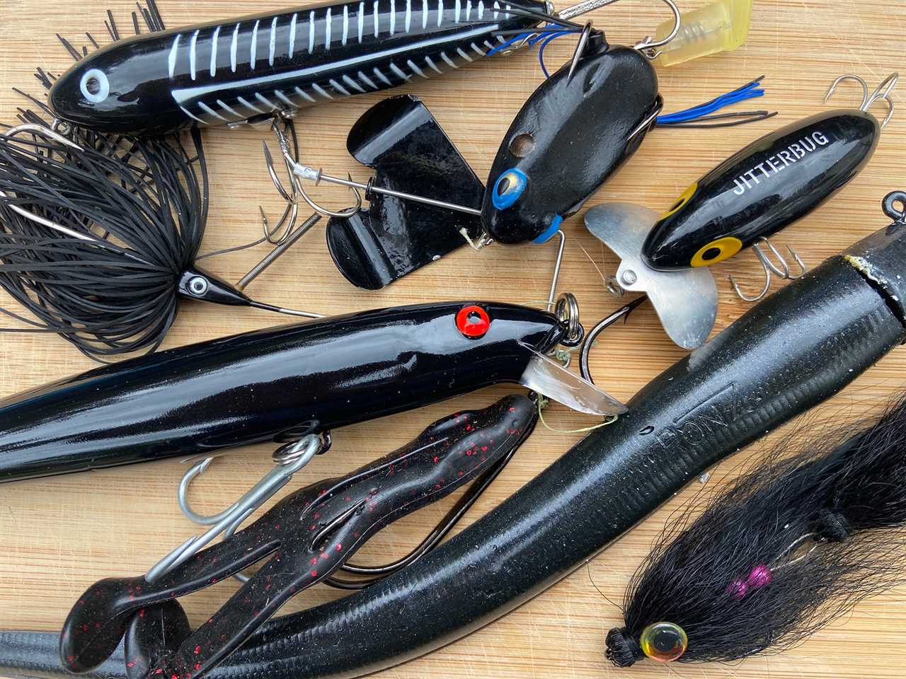 black lures