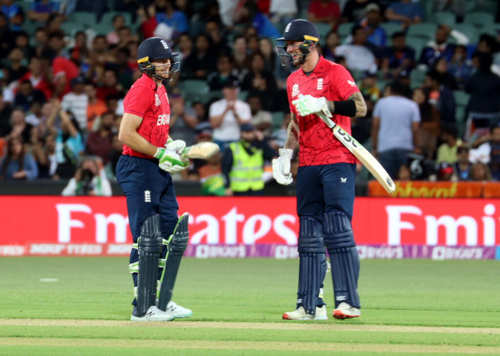 Buttler & Hales unbeaten opening partnership give England 10 wicket win against India; setup summit clash against Pakistan