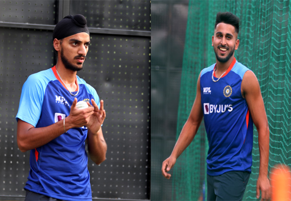 Arshdeep Singh mimics Shikhar Dhawan after receiving ODI cap from India captain; Umran Malik too makes debut | Watch video