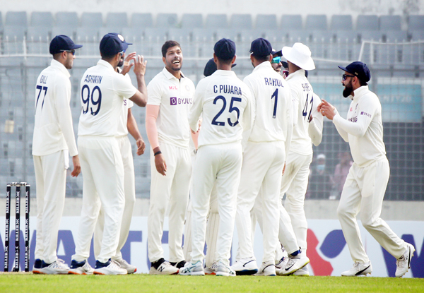 Umesh, Ashwin pick 4 wickets each as Bangladesh bowled out for 227 runs on Day 1 of second test | BANvIND