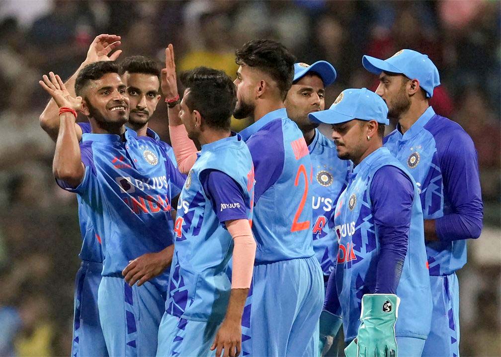 Debutant Shivam Mavi stars as India beat Sri Lanka by 2 runs in first T20I at Wankhede | INDvsSL