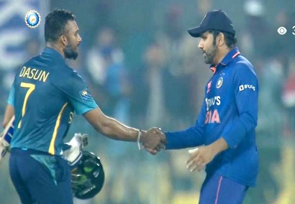 We cannot get him out like that: Rohit Sharma’s sporting gesture of not getting Dasun Shanaka out win hearts