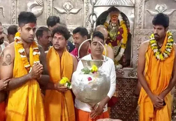 Suryakumar, Kuldeep and Washington visit Mahakaleshwar Temple in Ujjain for the speedy recovery of Pant