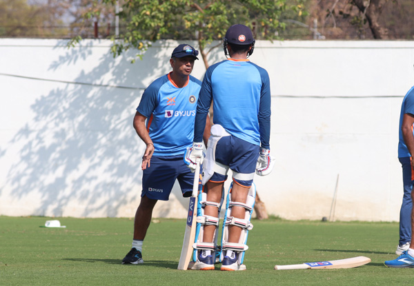 Shubman Gill get spin-masterclass from Rahul Dravid ahead of first test in Nagpur | INDvsAUS