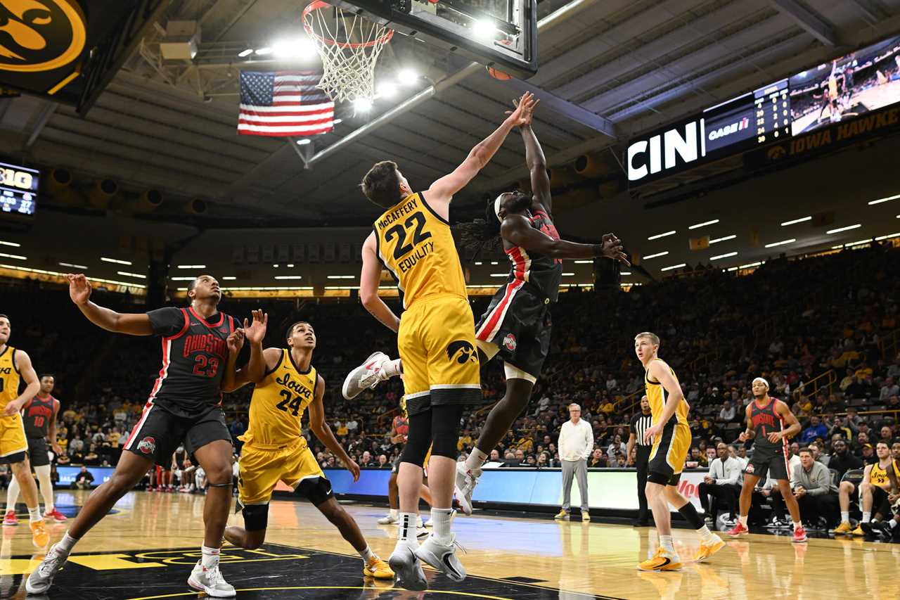 Photos that tell the sad story of another loss by the Ohio State basketball team