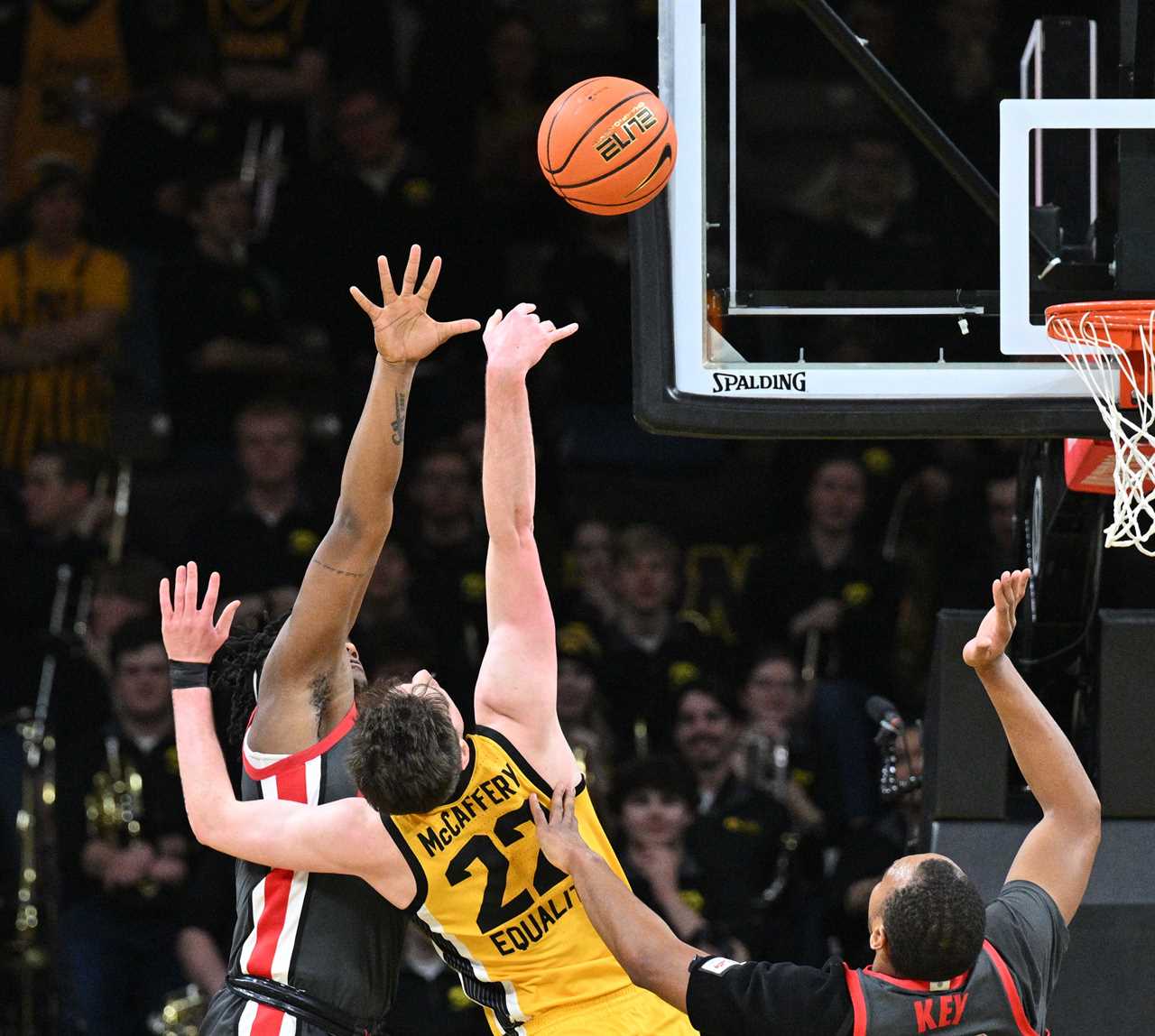 Photos that tell the sad story of another loss by the Ohio State basketball team