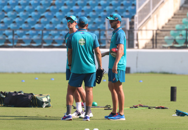 Australian pacer duo Pat Cummins & Josh Hazzlewood returns back home | INDvAUS