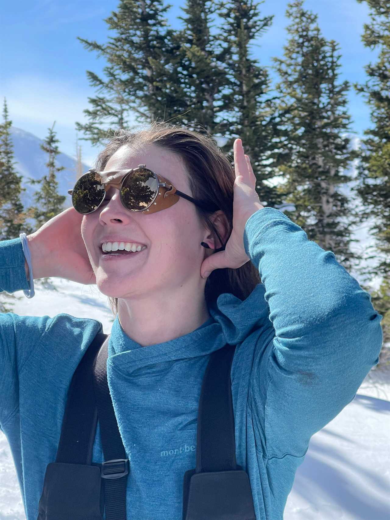 Leather side shields protect eyes from the snow's glare.