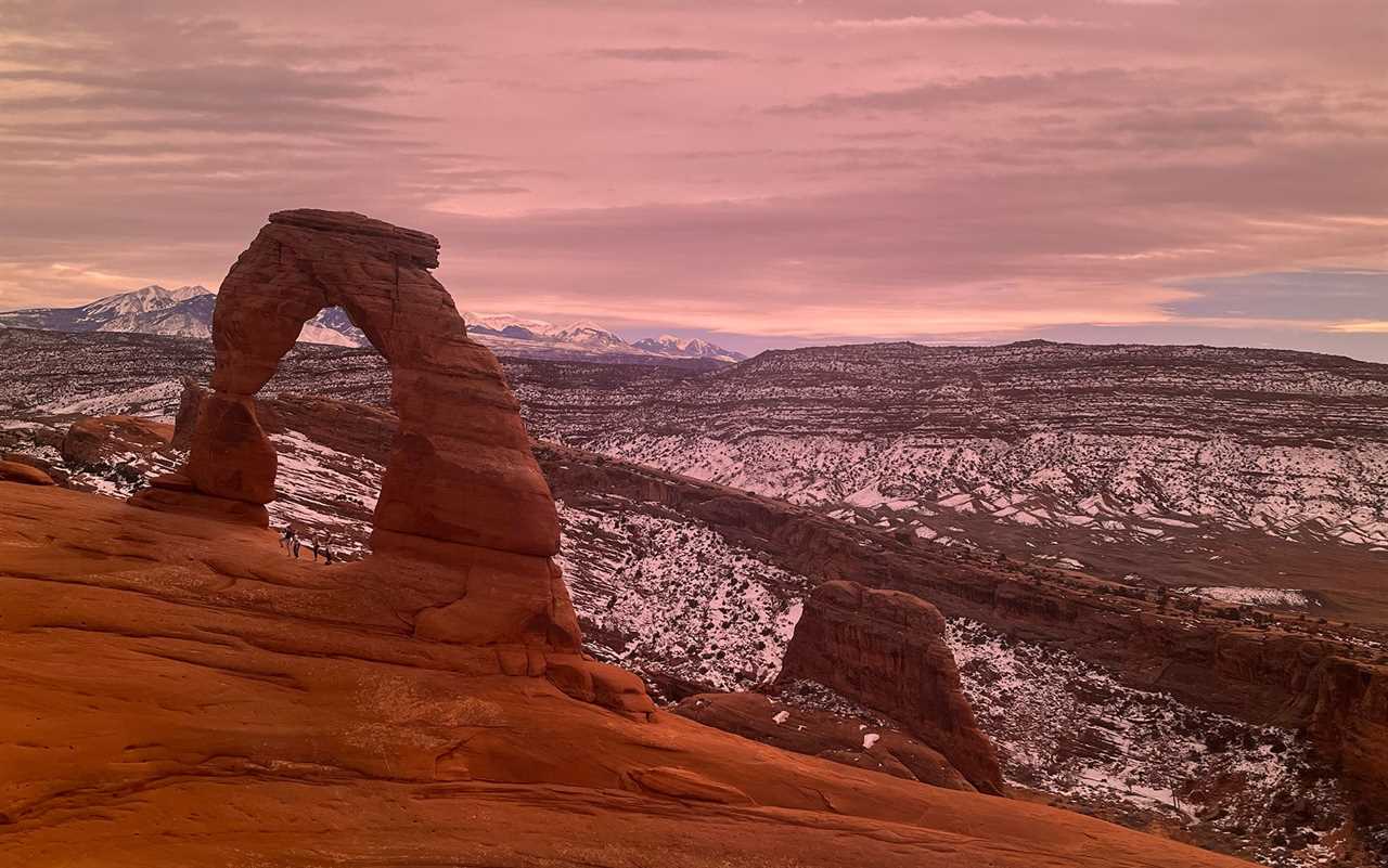 Delicate arch viewed through Wailua lens.