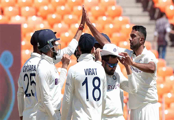 Ashwin picks 6/91 as Australia post mammoth 480 all out in first innings | INDvsAUS